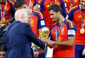 rodri nhận cup worldcup